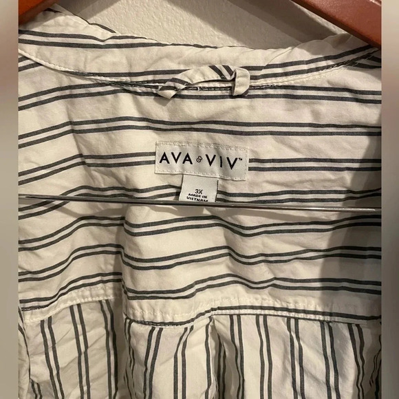 Ava & Viv button down embroidered floral blouse size 3x - Picture 8 of 8